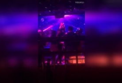 酒吧视频,酒吧里的激情瞬间